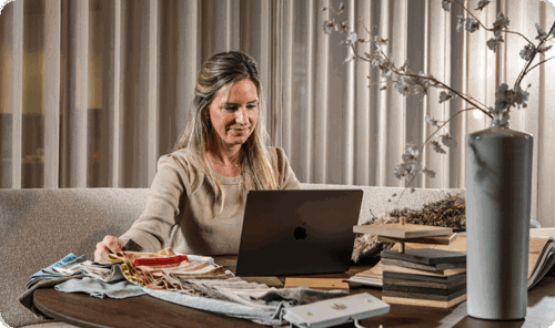 interieurarchitect-livingstone-op-kantoor-aan-het-werk.png