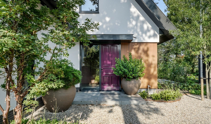 Eigentijdse villa voordeur