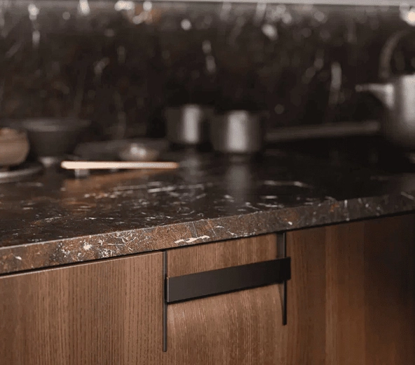 Close up afbeelding van houten keukenkast luxe designkeuken