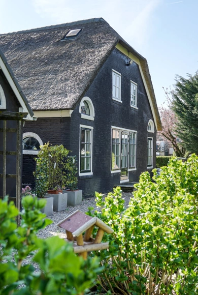 Voorgevel van een landelijke boerderijwoning